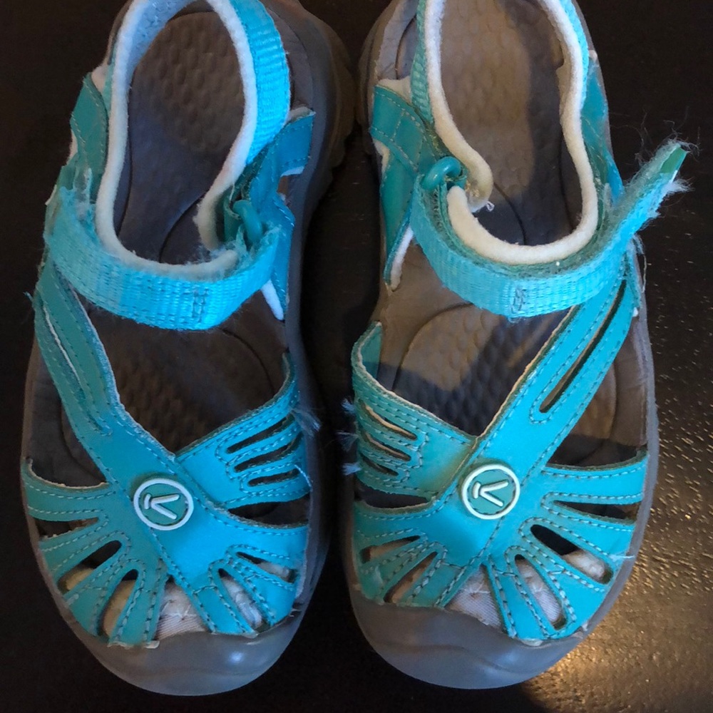 Keens Teal Color size 9